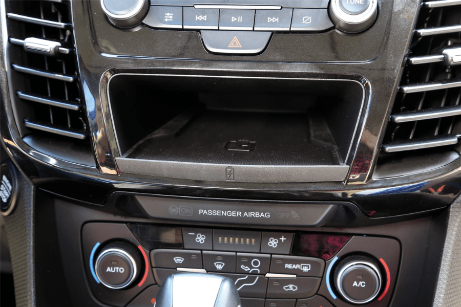 INBAY® Ford Transit Connect & Tourneo Connect integrated Wireless smartphone charging tray (10W)