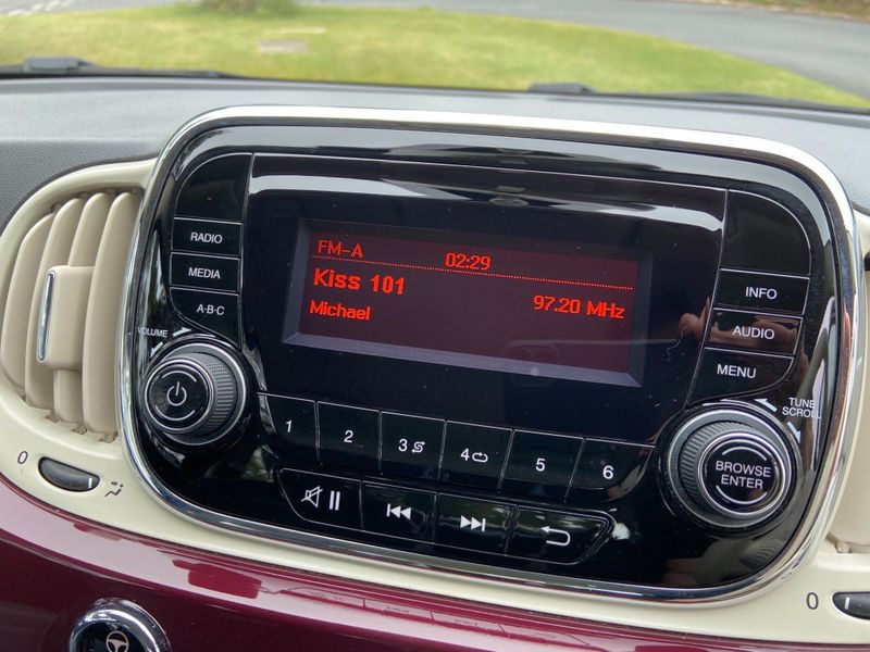 Fiat 500 UConnect Basic Radio