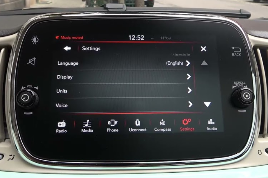 FIA-500-10- Uconnect 7 inch touchscreen