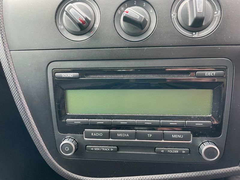 radio car stereo hifi system Seat Leon 1P