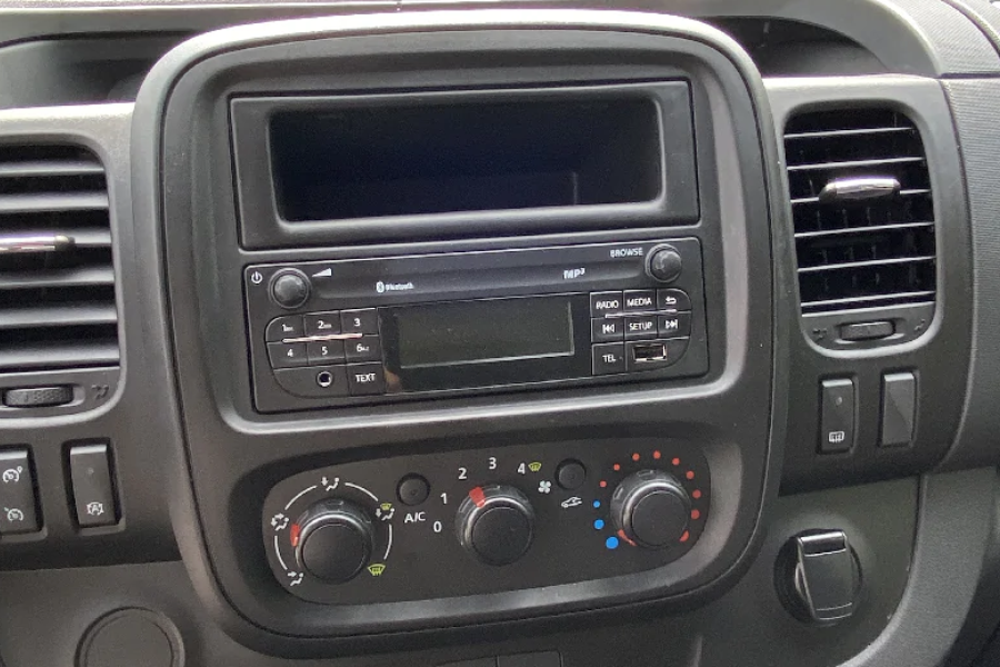 Trafic NV300 Vivaro- DAB/AUX/USB Radio